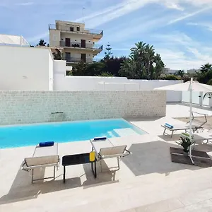 Mediterranea - Seaview, Pool & Garden Apartment